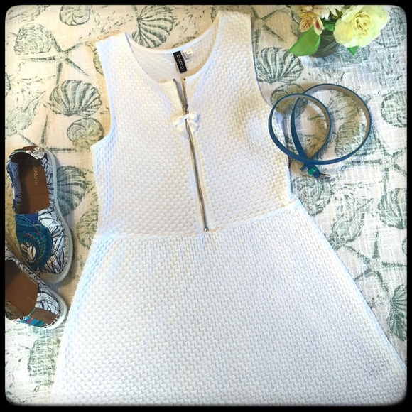 H&M WHITE FRONT ZIP SKATER WAFFLE-KNIT DRESS - Picture 5 of 6